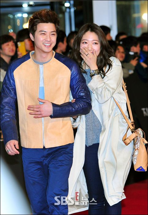 good-friends-kim-ji-hoon-and-park-shin-hye-attend-g-i-joe-movie